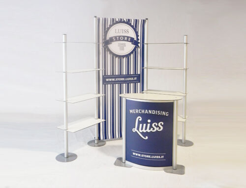 Expositor com prateleiras orientáveis