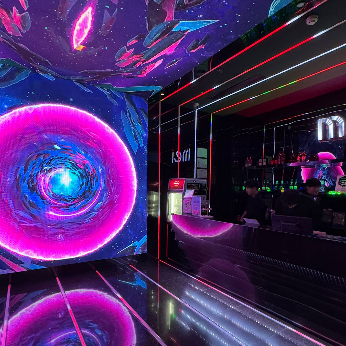 stand de feira com prateleiras e nichos de exposição