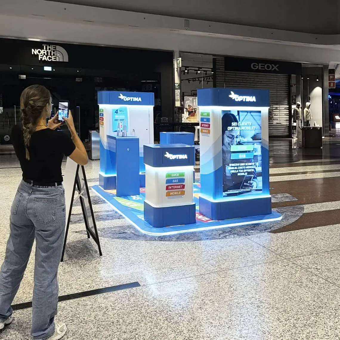 optima3 Stand para centro comercial em Milão